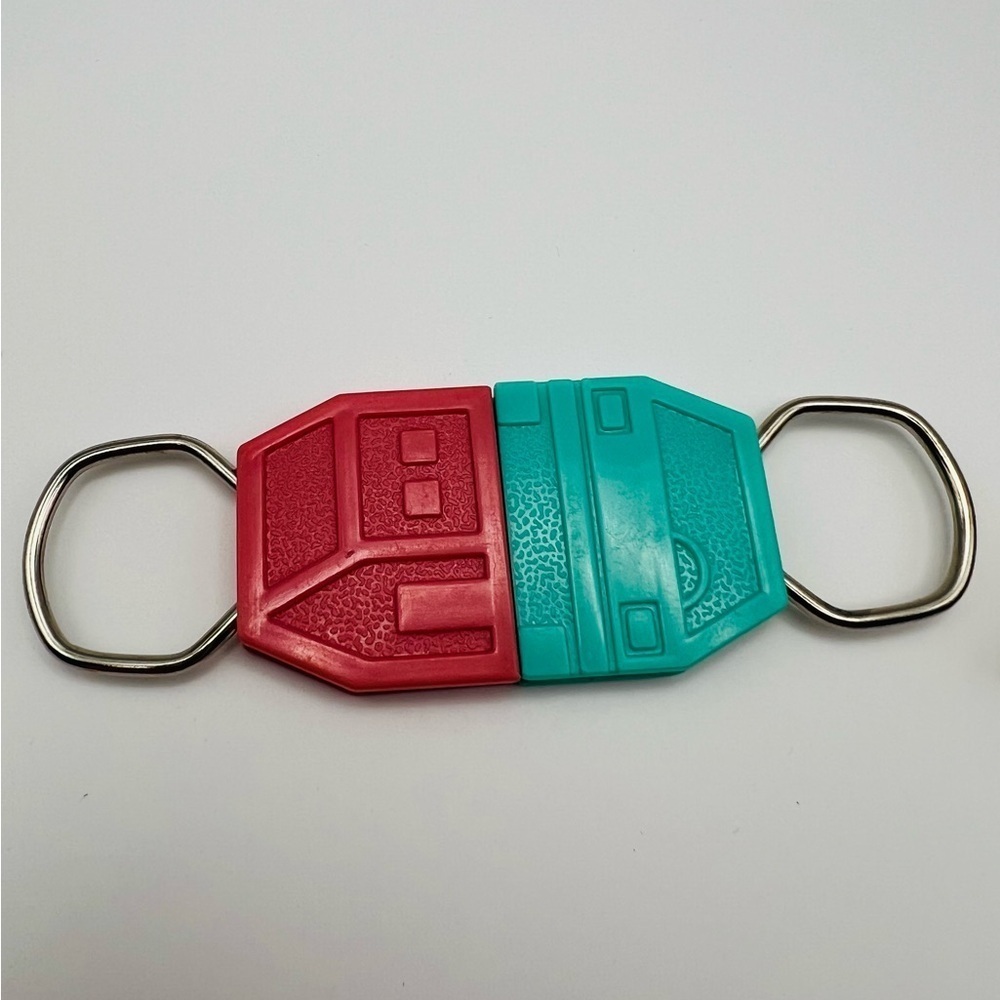 Avon 1989 Perfect Portables Key Chain Car & House Split Keyring - Picture 2 of 4